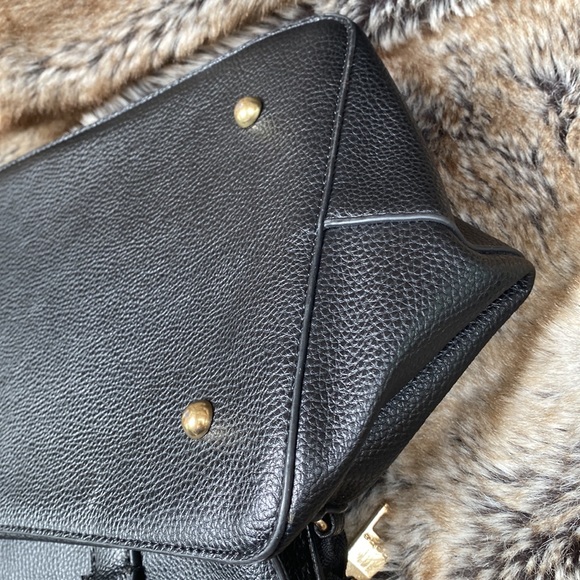 Bebe, Los Angeles bucket bag like new can be used as a Crossbody - Picture 7 of 12